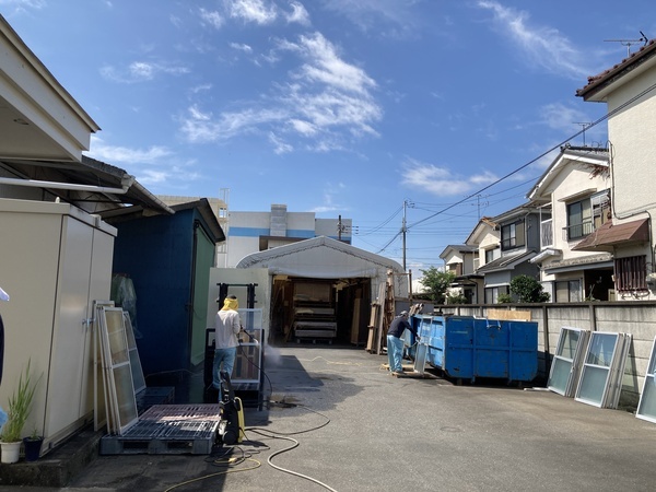 工場 表側 大掃除風景_コピー